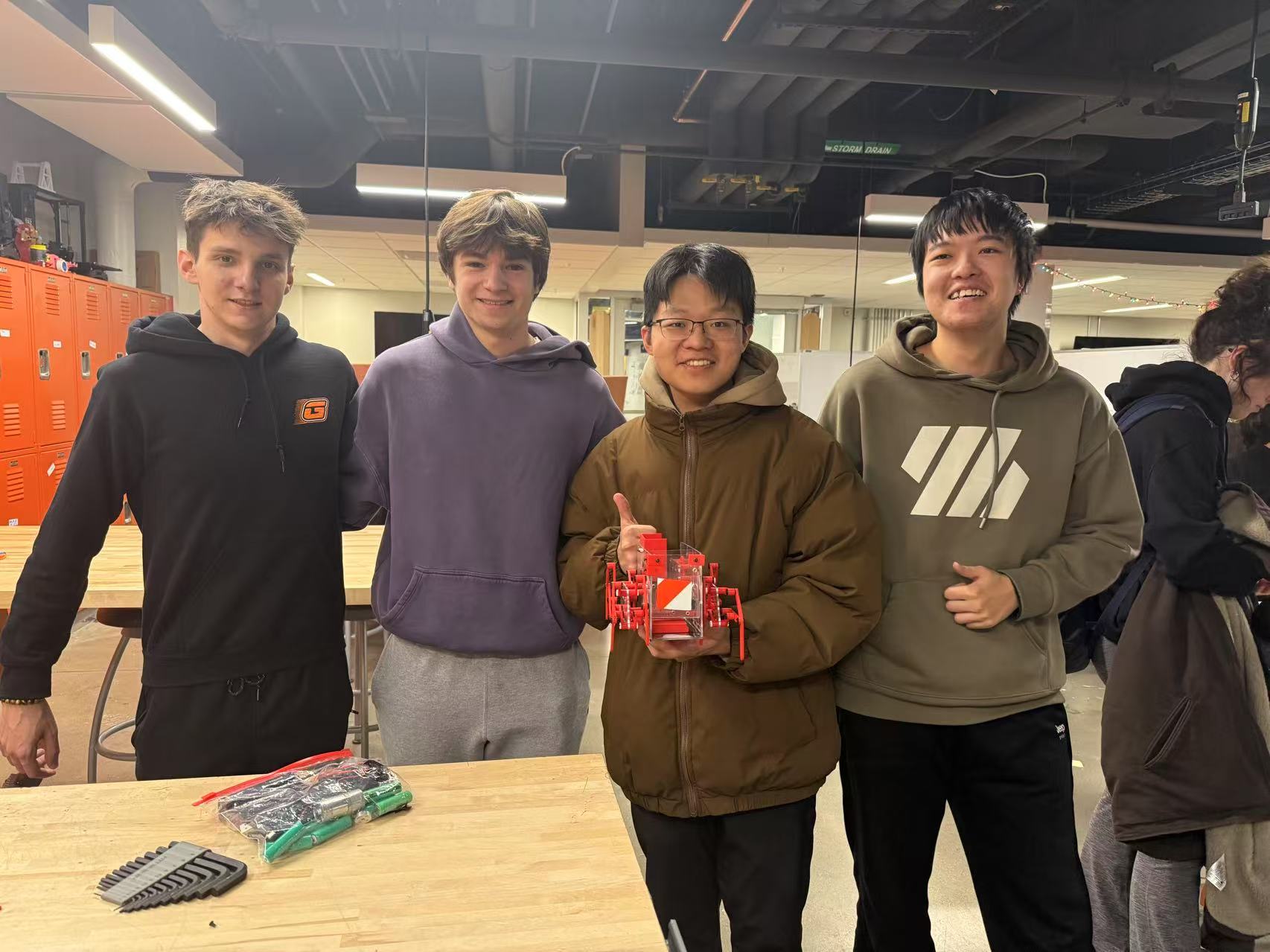 ME370 robot detail photo